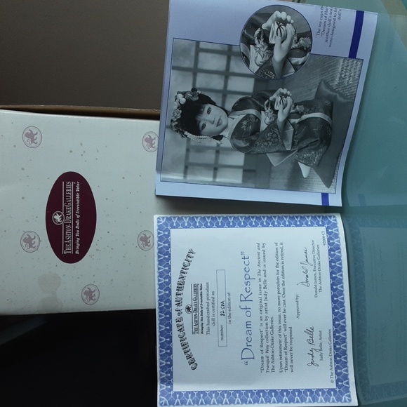 Ashton-Drake Galleries "Dream of Respect" Doll - Picture 4 of 5